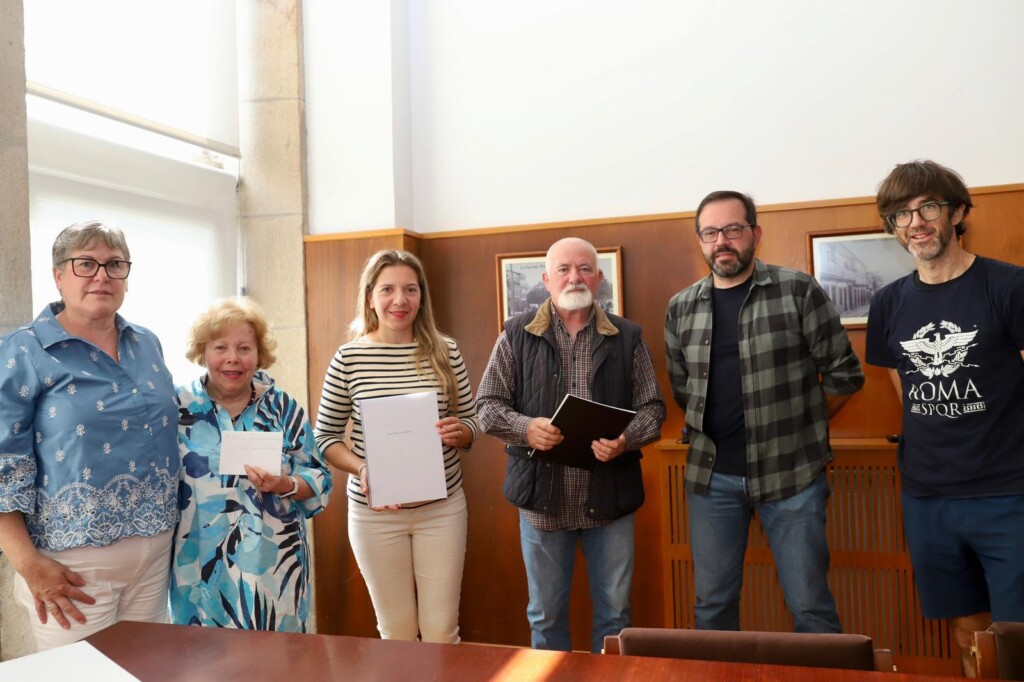 Montserrat Varela gaña o Premio de Poesía Avelina Valladares